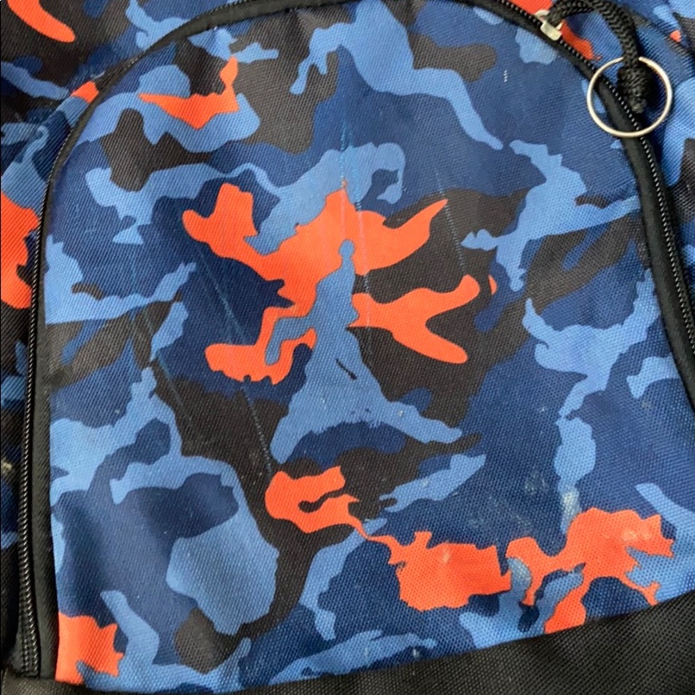 Camo backpack 🎒 - Picture 2 of 5